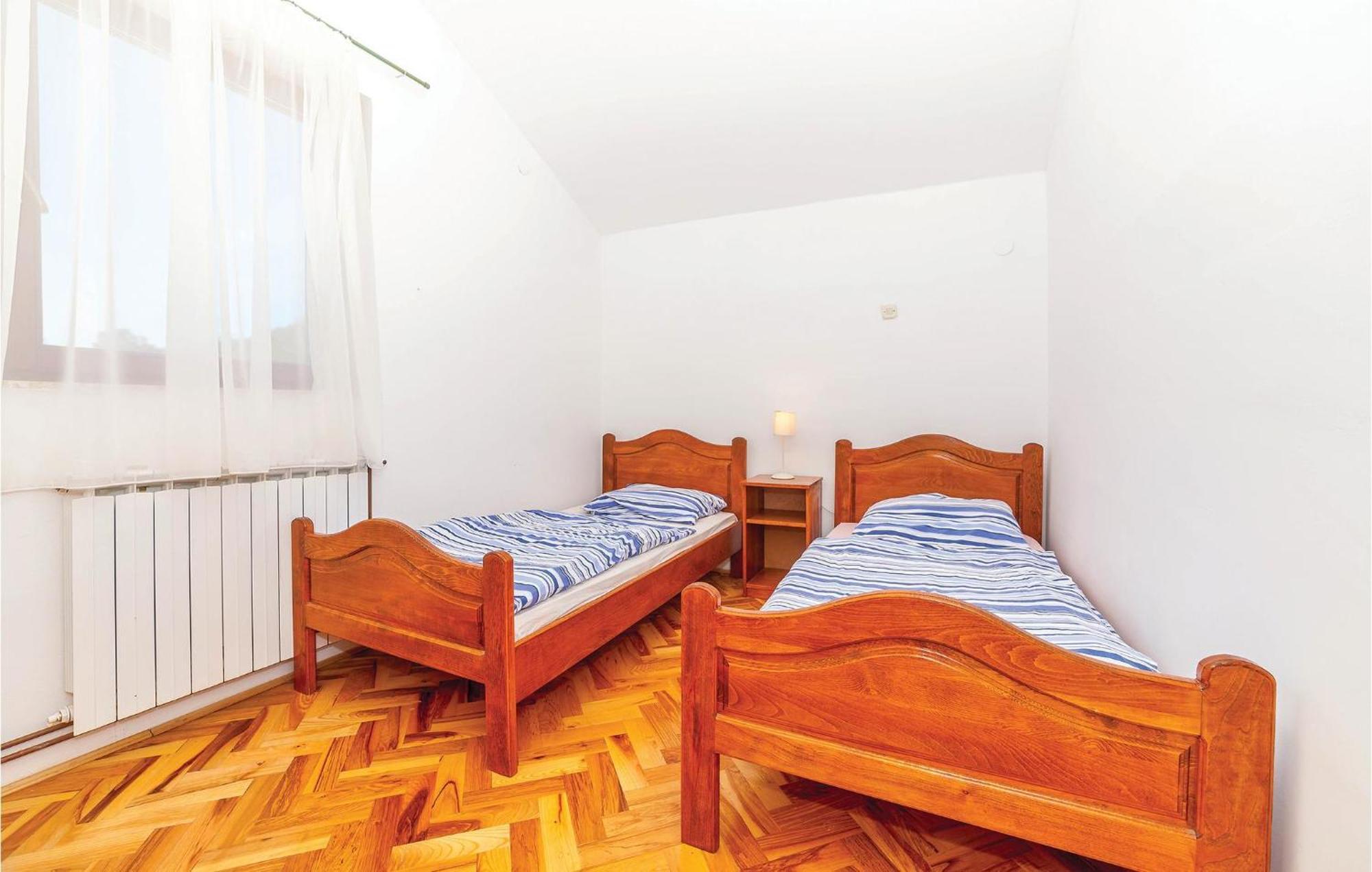7 Bedroom Pet Friendly Home In Crni Kal Exterior foto