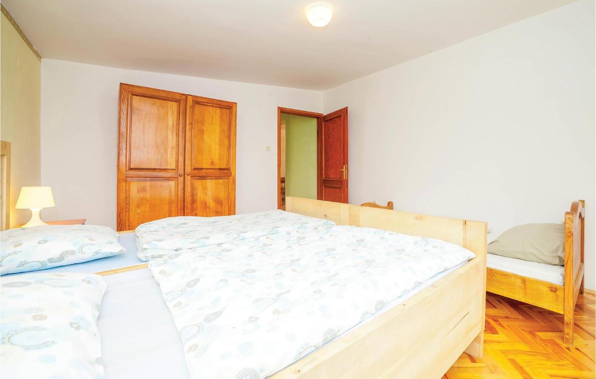 7 Bedroom Pet Friendly Home In Crni Kal Exterior foto